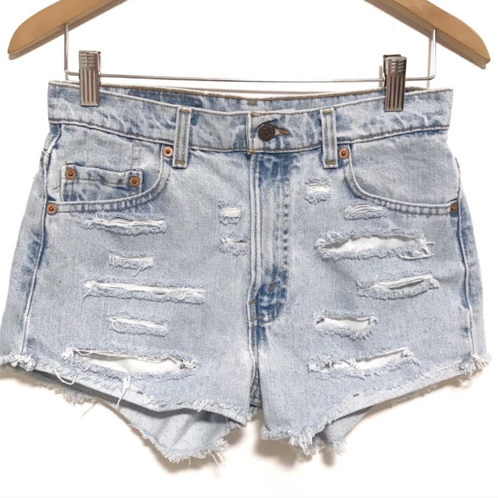 Vintage Levi’s high rise mom jean distressed short